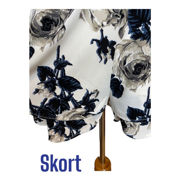 Two Piece Blue Floral Crop Top Short set - Picture 9 of 12